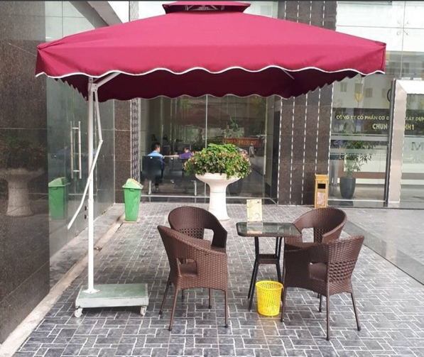 Ô dù lệch tâm vuông hòa phát màu đỏ cao 2.5m
